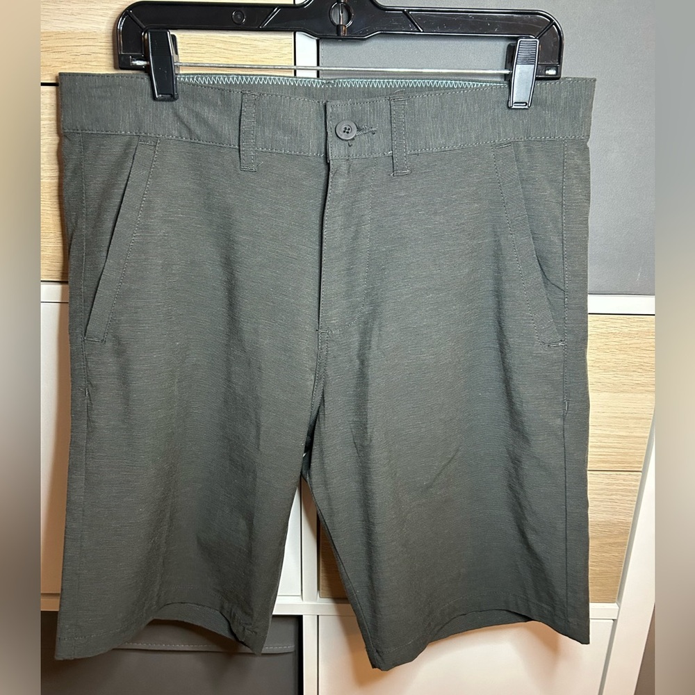 2 Burnside men shorts.2 🩳size 32/inseam 20. 1 dark gray 1 light gray.never worn.